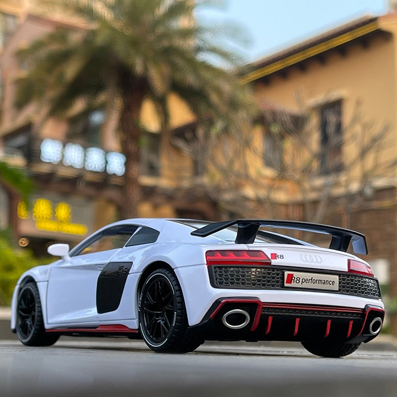 1:24 AUDI R8 V10 Plus Alloy Sports Car Model